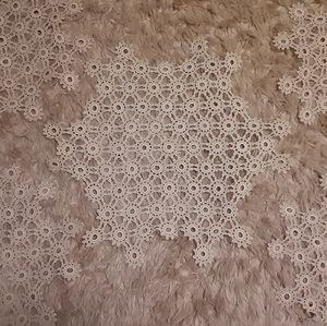 Antique Centerpiece Doily & 4 Placemat Doilies